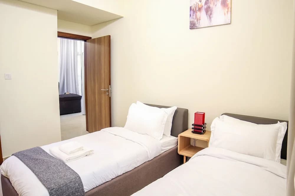 2 Bedroom Apartment- Azizi Plaza - photo 4