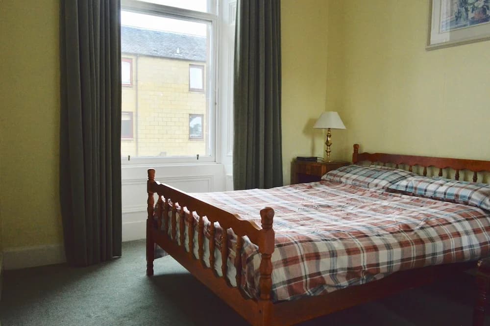 Period Flat With Parking & Arthurs Seat Views - photo 3