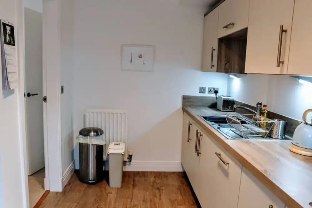 1 Bedroom Apartment With Free Parking Sleeps 2 in City Centre - photo 13