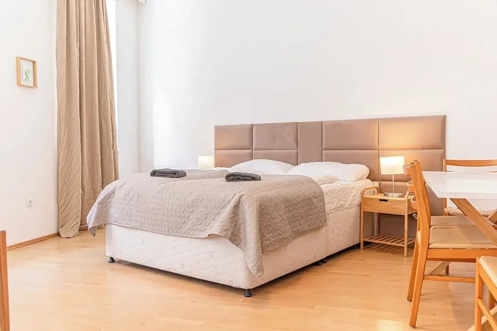 Charming 3BR Apt in Central Vienna - photo 2