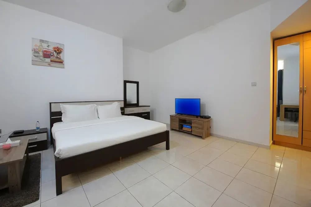 Signature Holiday Homes- Marina Studio - photo 12