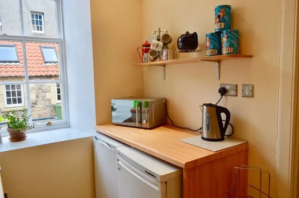 Central 3 Bedroom Flat - photo 10