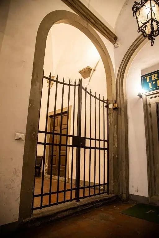 Studio in Tornabuoni within a Renaissance building - photo 5