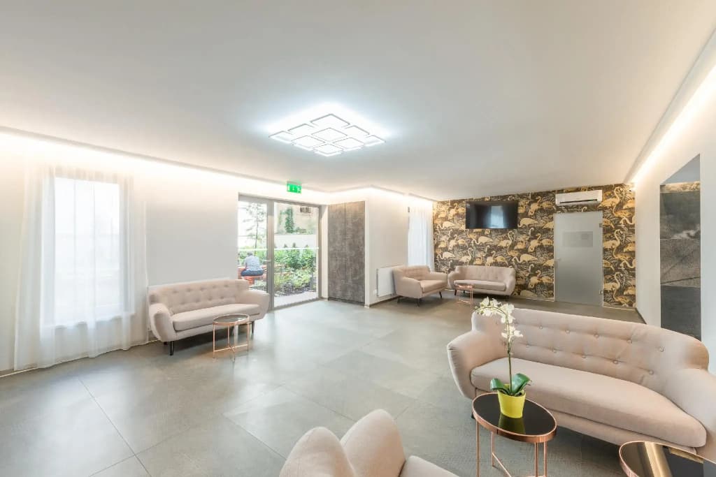Corvin Plaza Apartments & Suites - photo 12