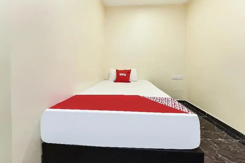 Th Hotel by OYO Rooms - photo 23