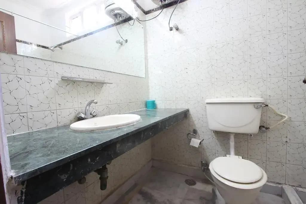 Hotel Citi Continental - photo 9