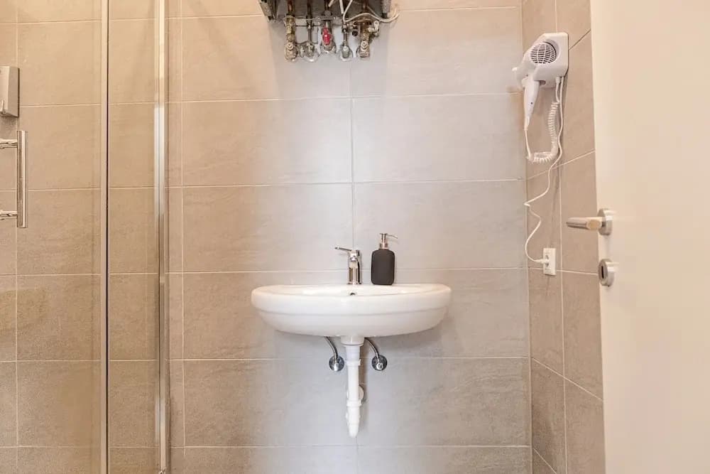Easy Center Access 2BR Apt Near AKH - photo 7