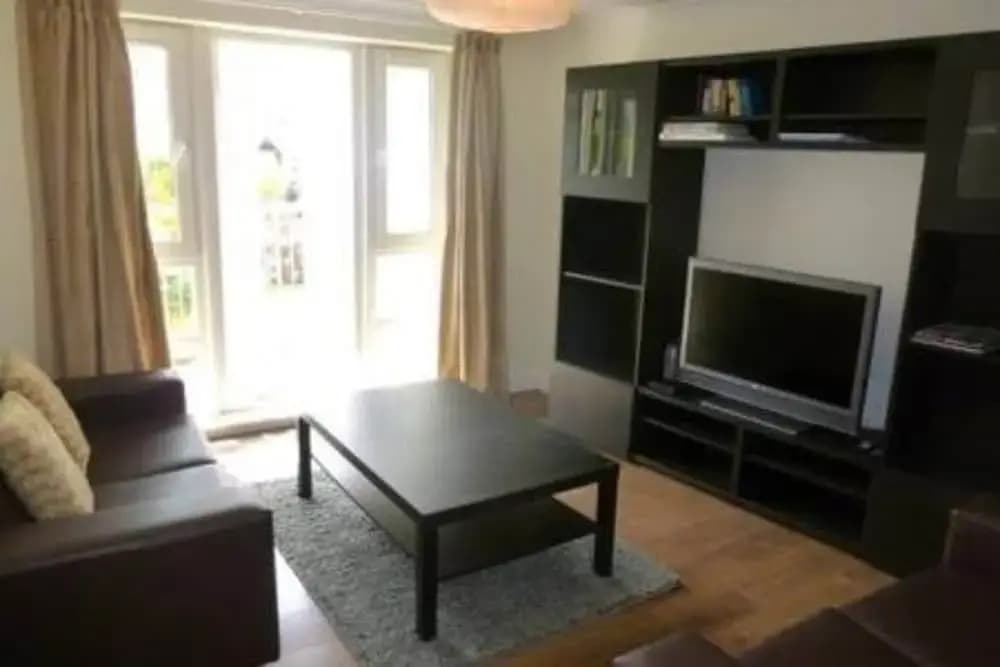 Modern Edinburgh Flat With Balcony - photo 4
