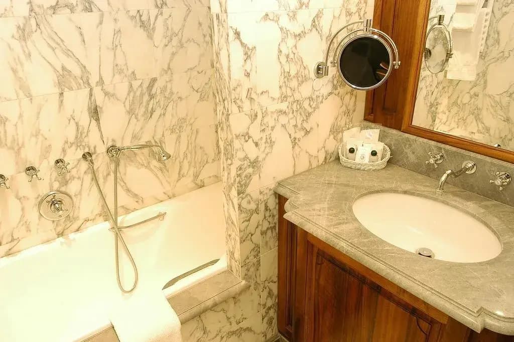 Hotel Chambiges Elysées - photo 10