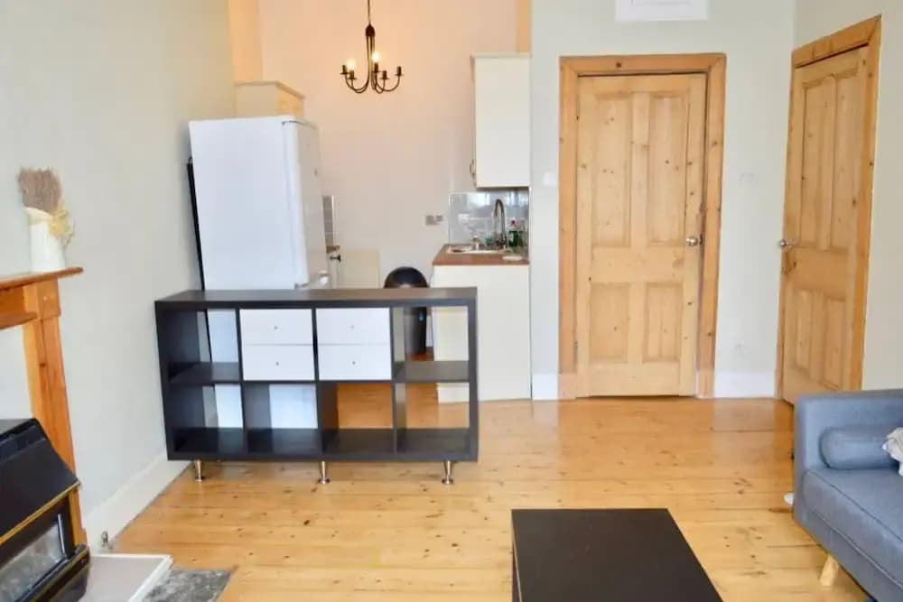 Bright & Spacious 1BD Apartment in Edinburgh - photo 5