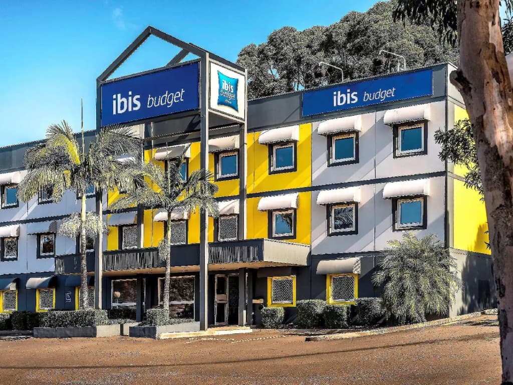 ibis budget Enfield - photo 1