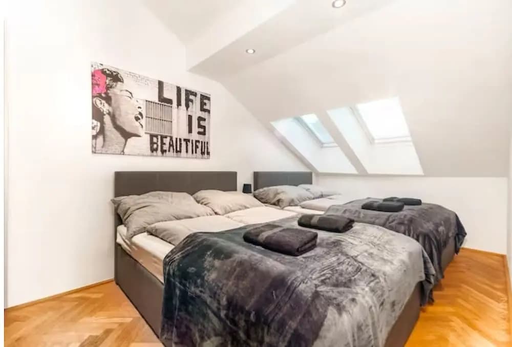 Designer Apartments - Near Reumannplatz - photo 3