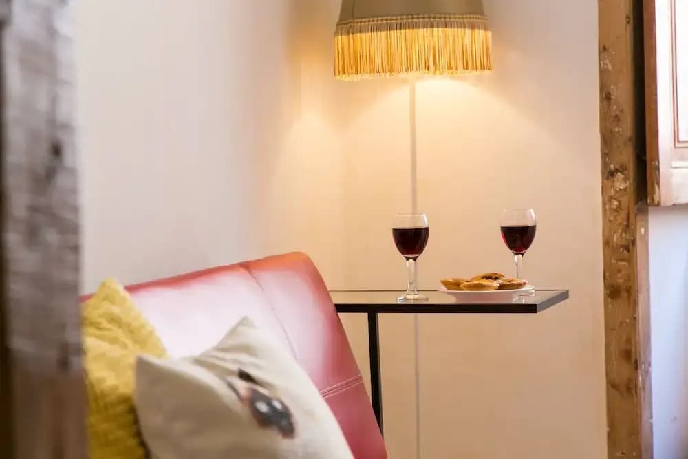 Bica Elevator Apartment Rentexperience - photo 4
