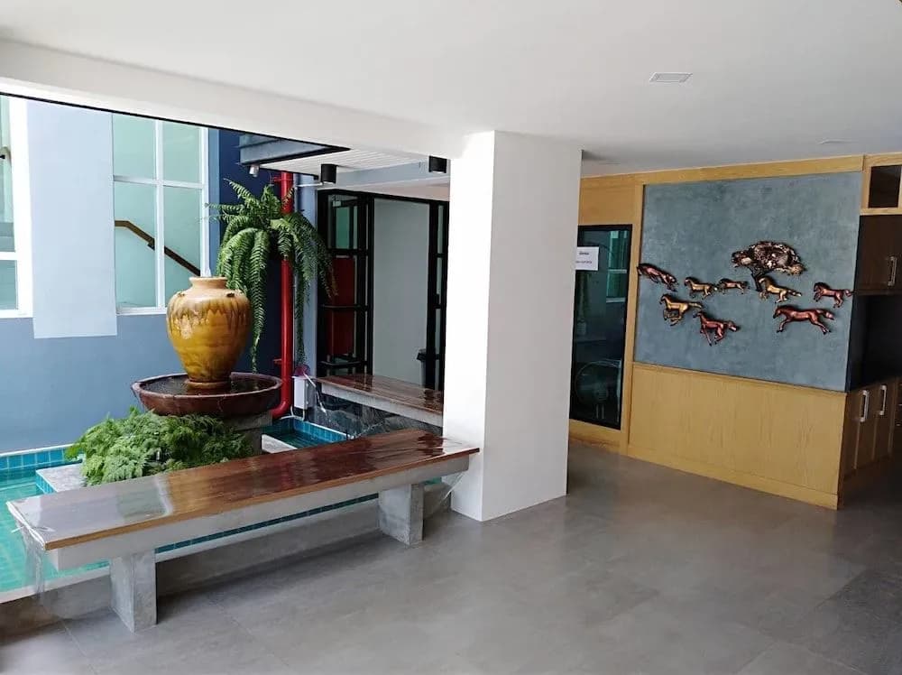 Home Inn Hotel - photo 2