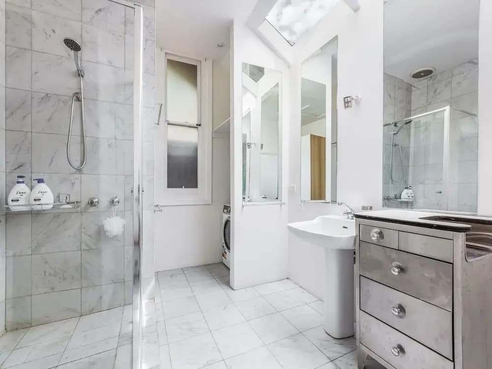 Spoilt for Choice 2-bed/2-bath + Free Parking - photo 8