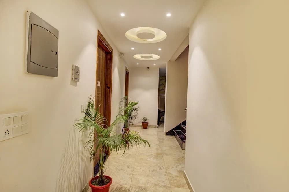 FabHotel Gross inn Suites - photo 12