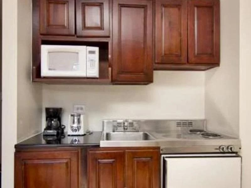 Metro Apartments - photo 10