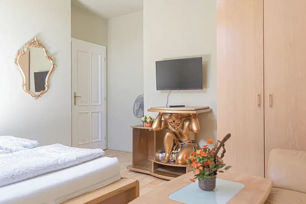 Spacious Garden Villa | 16 Guests - photo 22