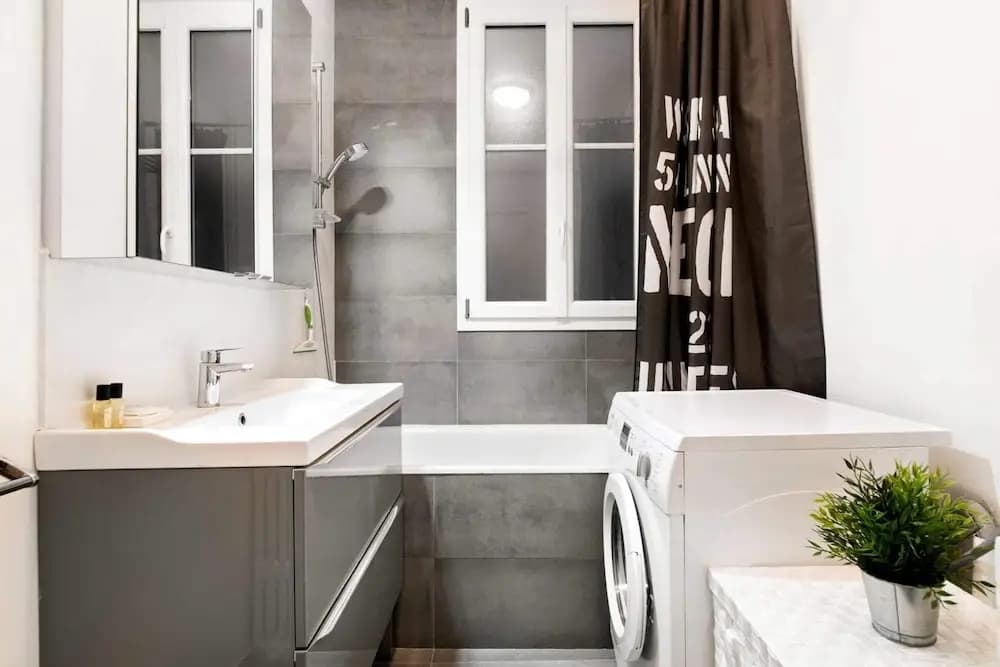 Bright Champerret Apartment Fits 4 in Paris 17th! - photo 7