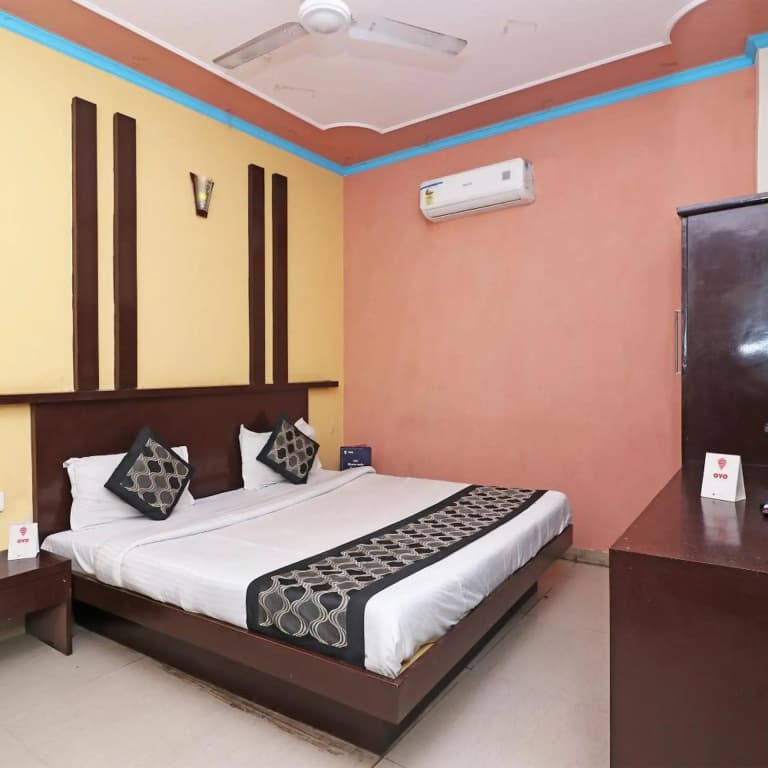 OYO 9726 Hotel Aura Palace Deluxe - photo 18