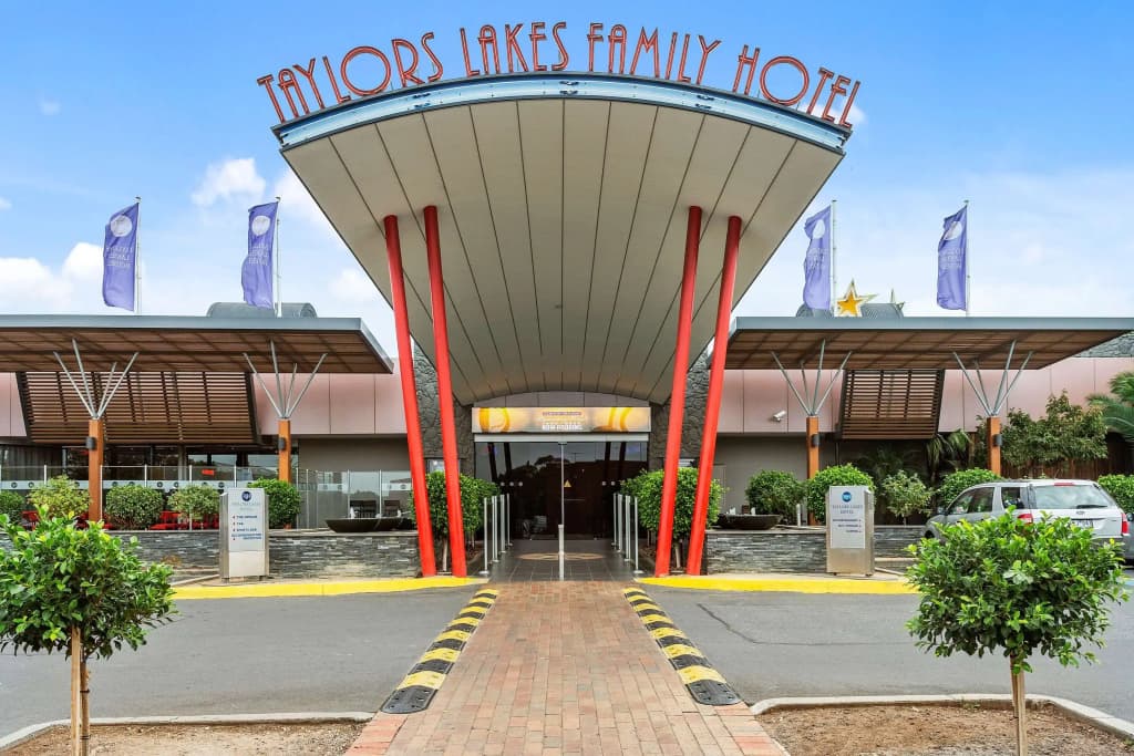 Quality Hotel Taylors Lakes - photo 1