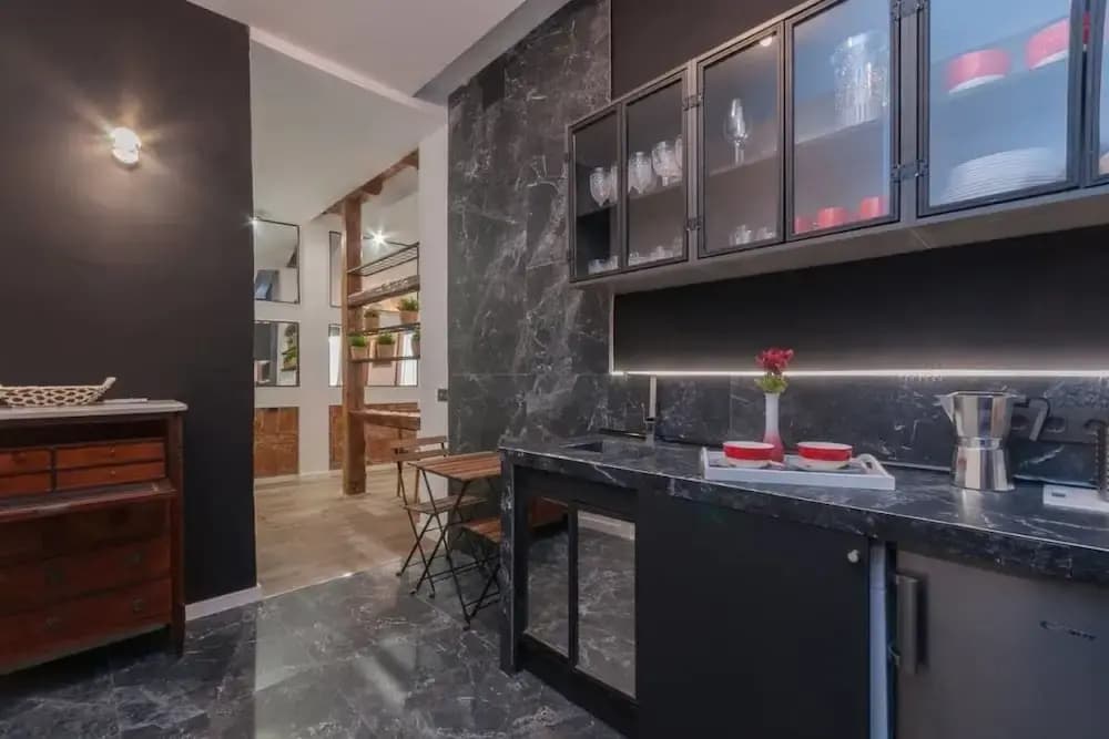 Spacious Designer Two Bed Apartment in Malasaña - photo 11