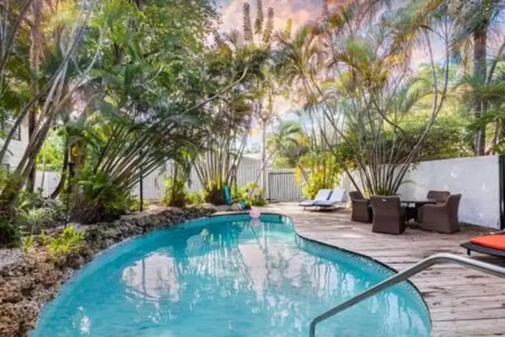 1720 Wa Kee 1B 4 Queen Beds Sleep 8 Pool Parking Wi-fi Patio - photo 10