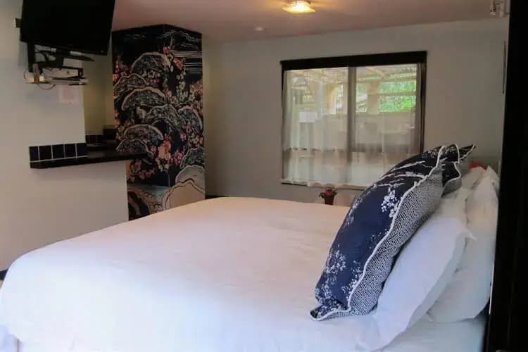 Cherry Blossom Bed & Breakfast - photo 10