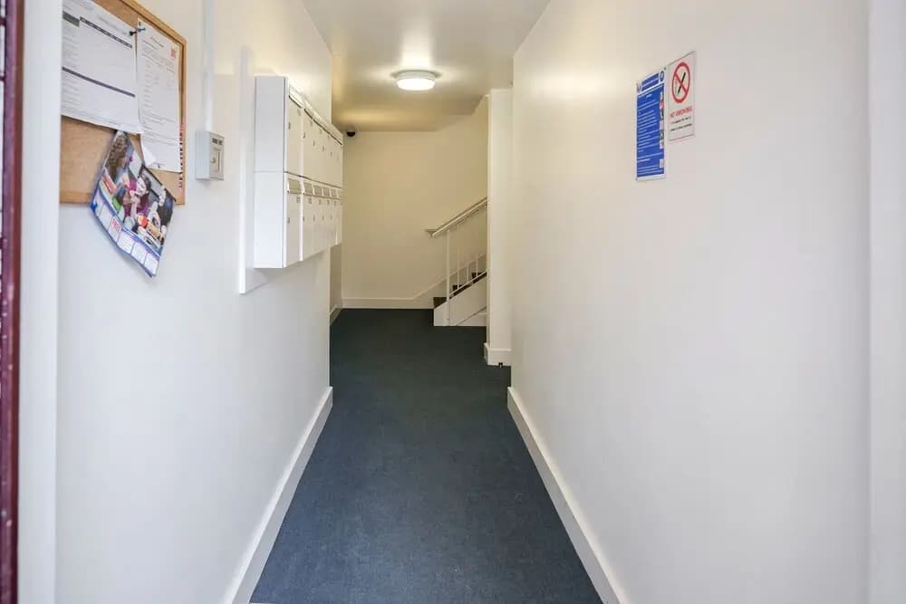 Hoxton 2 Bed Apartment by BaseToGo - photo 12