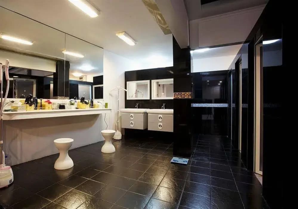 WhyNot Backpackers Capsule Hostel - photo 7