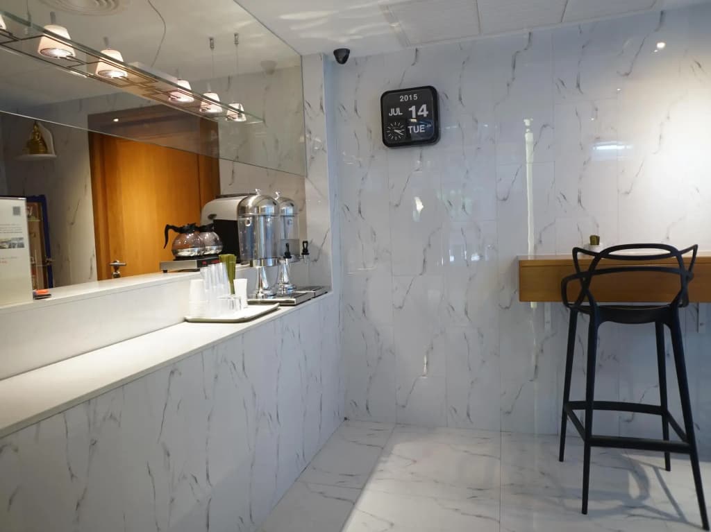 S Box Sukhumvit Hotel - photo 10