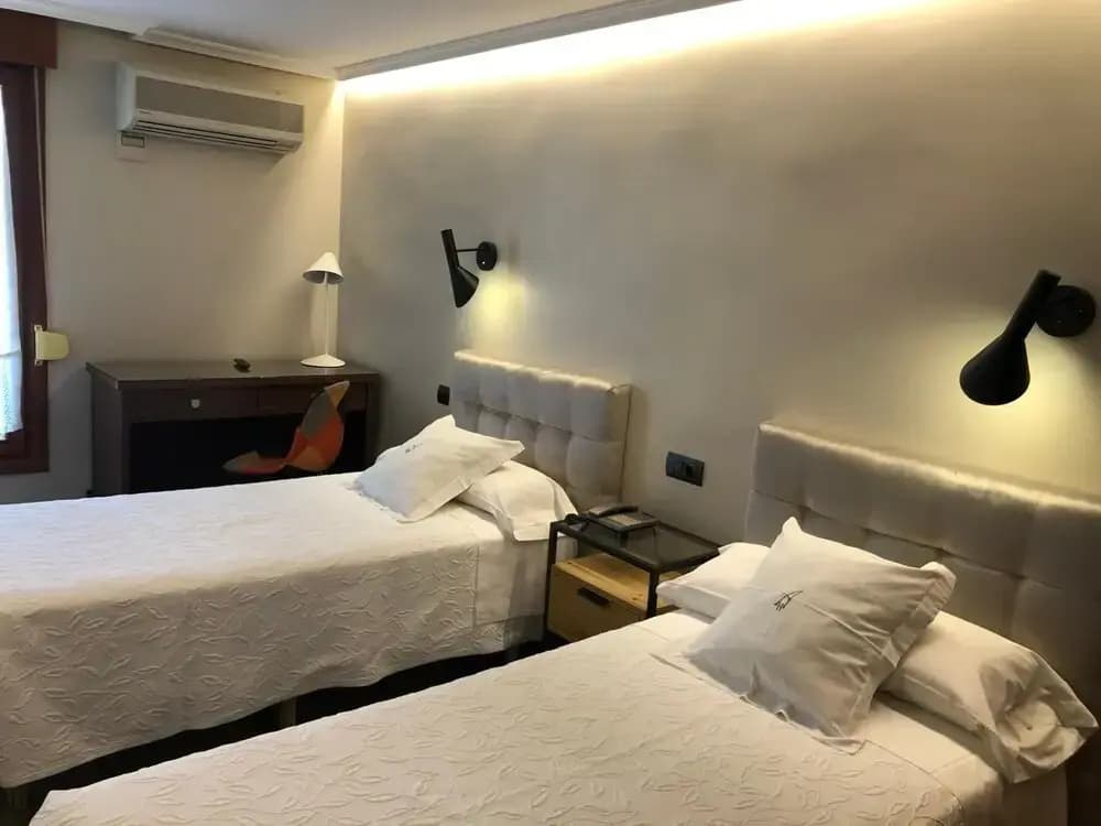 Hostal Astoria - photo 4