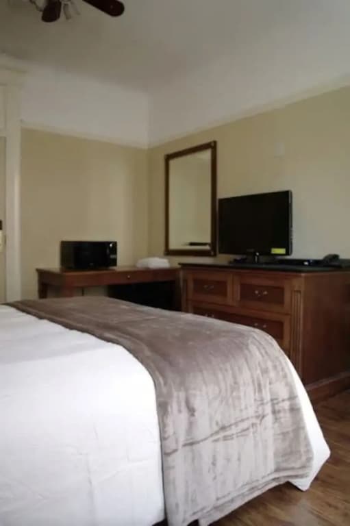 Yale Hotel - photo 23