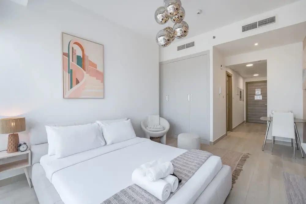 An Exceptional Studio in JVC That Sleeps 2 - photo 3