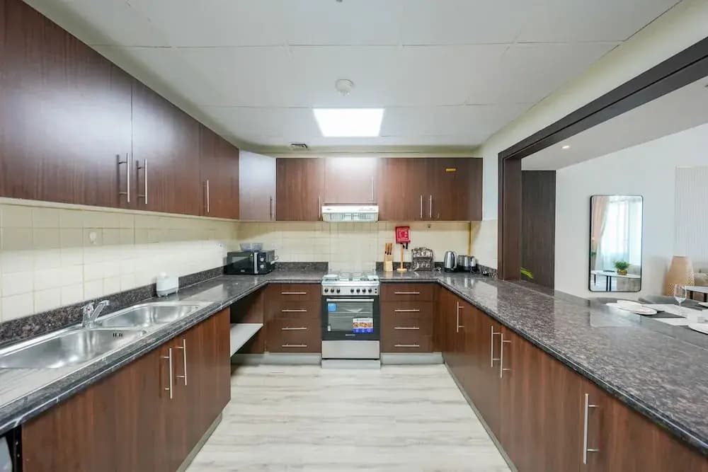 Yogi-Luxury 1BR Apartment with Panoramic Views - photo 5