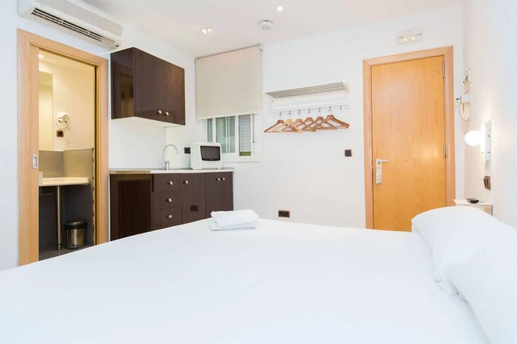 AinB Las Ramblas Colón Apartments - photo 4
