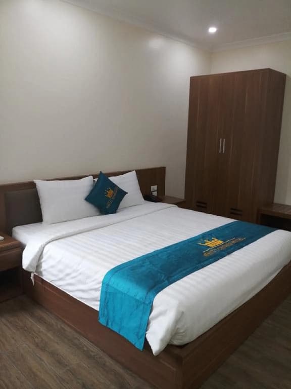 White Crown Hotel - photo 17