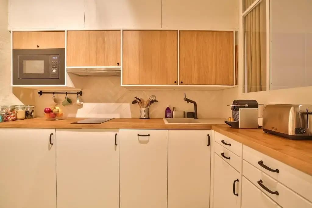 New Stunning 4 Bdrs Apt, With AC – Le Marais - photo 18