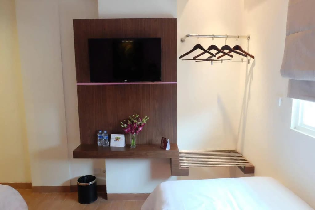 World Hotel - photo 5
