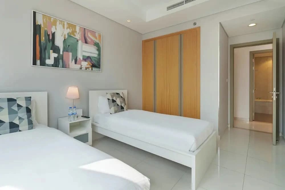 Chic 2BR in Paramount Midtown - photo 6
