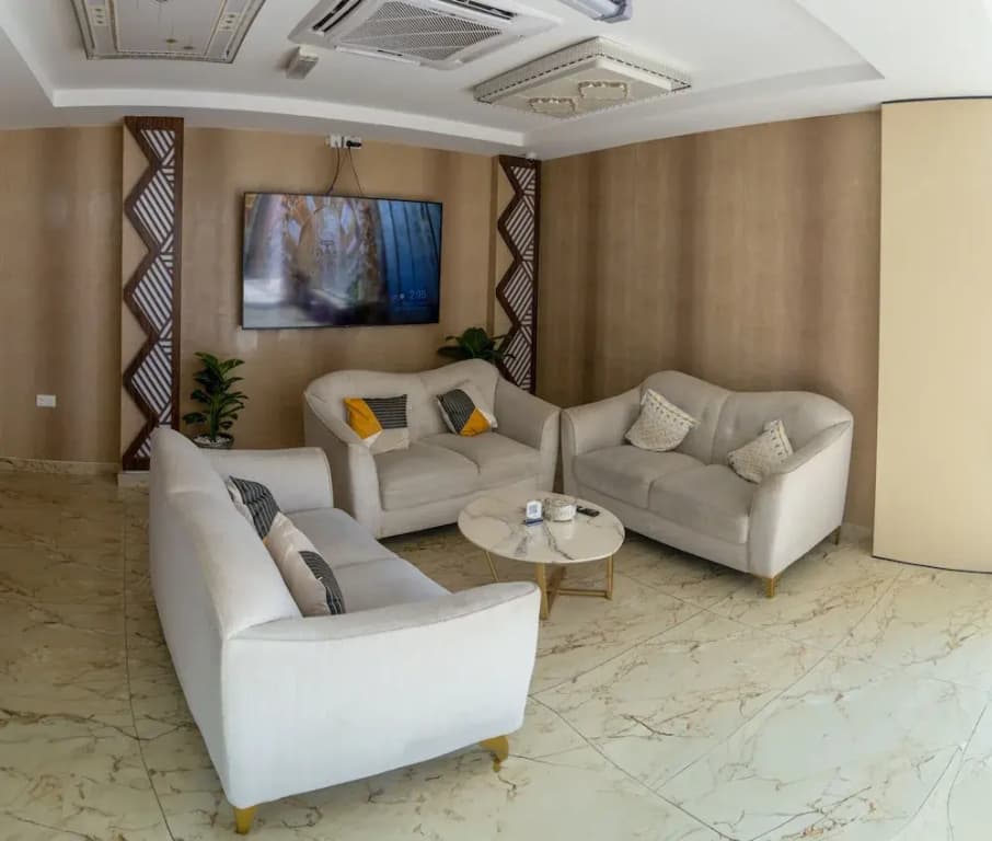 Diamond Star Hotel - photo 4