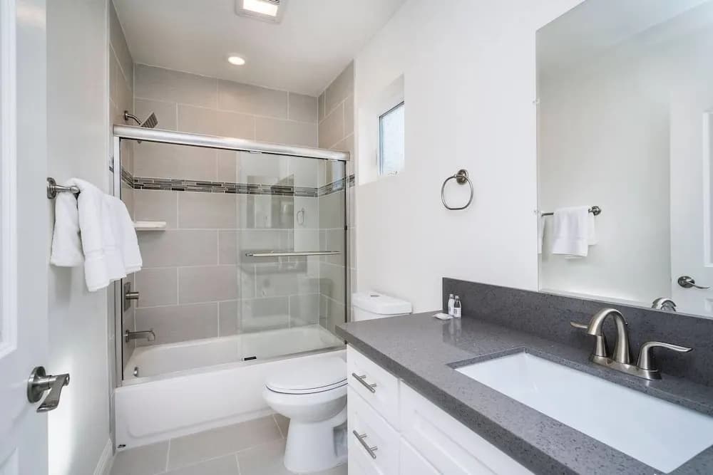 Brand NEW Modern Luxury 3bdr Townhome In Silver Lake - photo 6