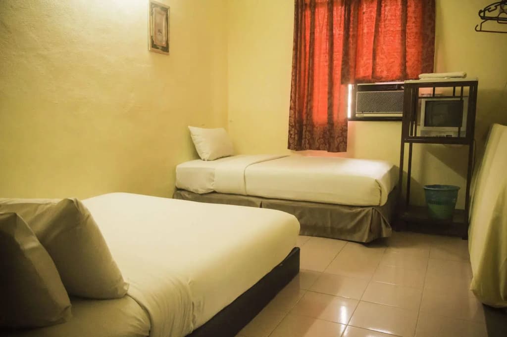 Anggerik Lodging Hotel - photo 4