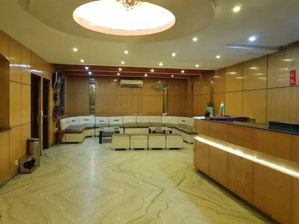 Modesty Hotel - photo 1
