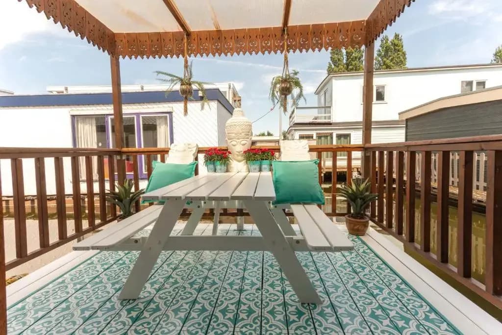 House boat studio with waterfront terrace - photo 9