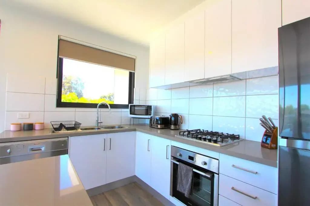 StayCentral-Heidelberg Heights Penthouse - photo 11