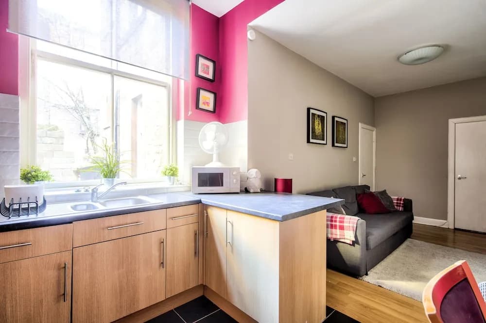 JOIVY Great Location! - Charming Apt by Edinburgh Castle - photo 11
