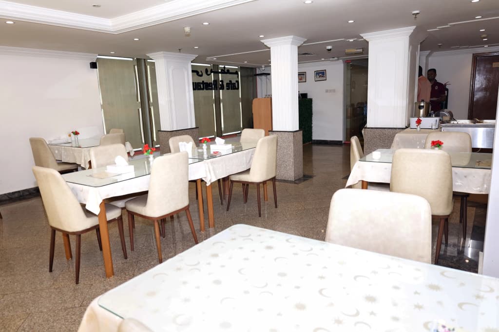 Queen's Hotel - photo 20
