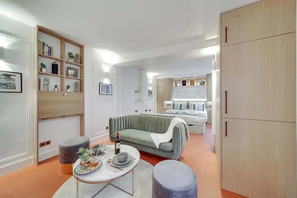 Historical Apartment in the Heart of Paris - 3 - photo 3