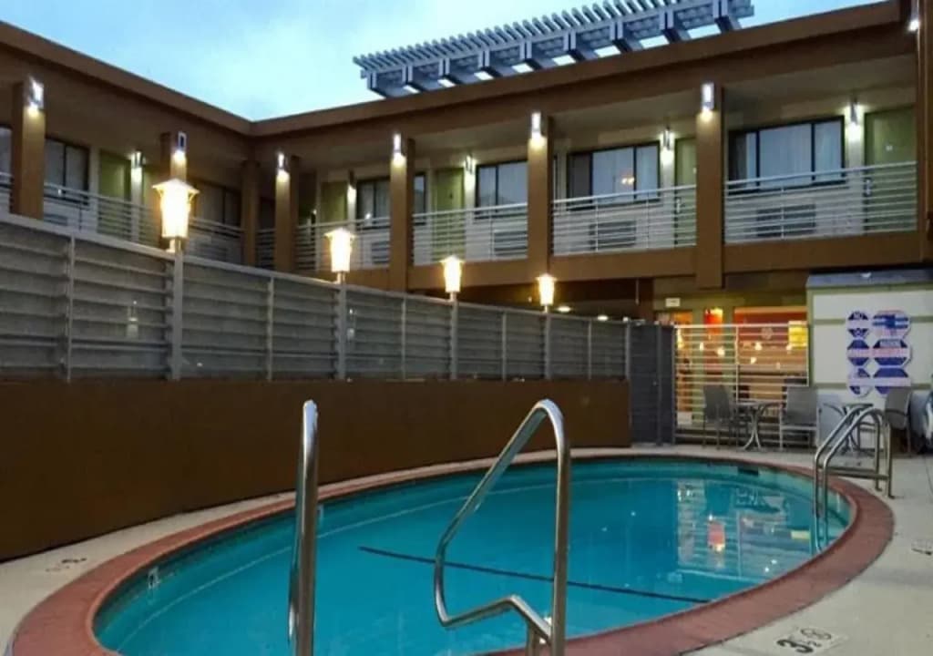 Civic Center Motor Inn - photo 11